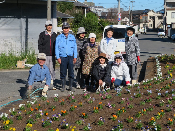 道を花で彩る花いっぱい運動